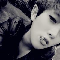 混搭男生微笑头像图片_WWW.WHOISQQ.COM