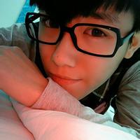戴圆眼睛的男生头像图片_WWW.WHOISQQ.COM