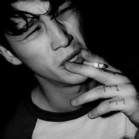 混搭男生微笑头像图片_WWW.WHOISQQ.COM