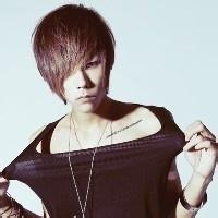 混搭男生微笑头像图片_WWW.WHOISQQ.COM