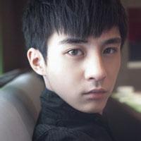 男生短发帅气头像图片_WWW.WHOISQQ.COM