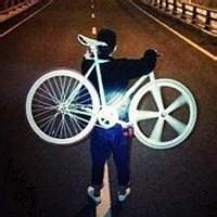 qq头像图片骑死飞荧光男生_WWW.WHOISQQ.COM