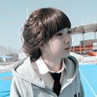 花美外国男生头像图片_WWW.WHOISQQ.COM