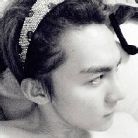 男生和马的头像图片_WWW.WHOISQQ.COM