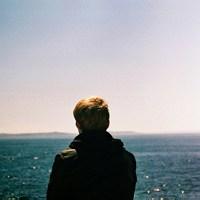 海边头像图片男生_WWW.WHOISQQ.COM