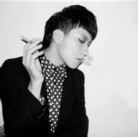 帅气男生平头头像图片_WWW.WHOISQQ.COM