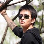 帅气男生平头头像图片_WWW.WHOISQQ.COM