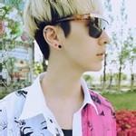 男生短头发帅气头像图片_WWW.WHOISQQ.COM