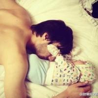 男生带小孩的头像图片_WWW.WHOISQQ.COM