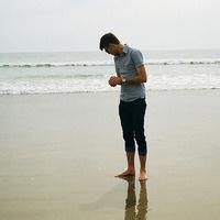 男生背包旅行背影头像图片_WWW.WHOISQQ.COM