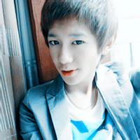 qq头像图片男生v手势_WWW.WHOISQQ.COM