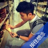 男生背对背包头像图片_WWW.WHOISQQ.COM