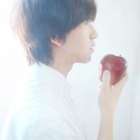 有阳光照耀的男生头像图片_WWW.WHOISQQ.COM