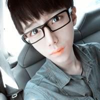 qq头像图片戴眼镜男生_WWW.WHOISQQ.COM