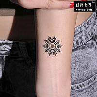 男生纹身抱孩子头像图片_WWW.WHOISQQ.COM