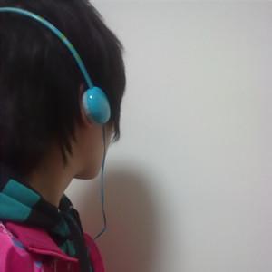 戴耳机男生头像图片_WWW.WHOISQQ.COM