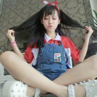 抱腿坐着头像图片男生_WWW.WHOISQQ.COM