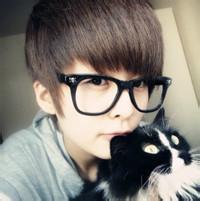男生眼镜qq头像图片_WWW.WHOISQQ.COM