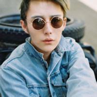 带面具的冷漠男生头像图片_WWW.WHOISQQ.COM