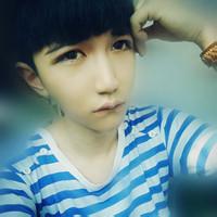 男生嘟嘴生气头像图片_WWW.WHOISQQ.COM