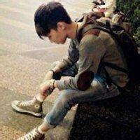 qq头像图片背影男生带帽_WWW.WHOISQQ.COM