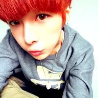 男生彩色头发头像图片_WWW.WHOISQQ.COM