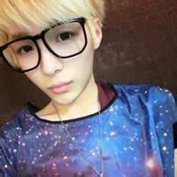 男生彩色头发头像图片_WWW.WHOISQQ.COM