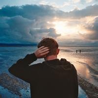 背影头像图片男生_WWW.WHOISQQ.COM