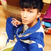 中学生男生穿校服头像图片_WWW.WHOISQQ.COM