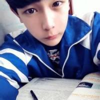 中学生男生穿校服头像图片_WWW.WHOISQQ.COM