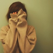 qq头像图片掩面男生_WWW.WHOISQQ.COM