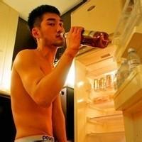 qq头像图片男生社会拿枪_WWW.WHOISQQ.COM