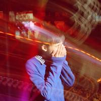 qq头像图片男生颓废红色_WWW.WHOISQQ.COM