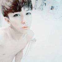男生叼月季头像图片_WWW.WHOISQQ.COM