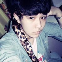 穿牛仔衣男生头像图片_WWW.WHOISQQ.COM