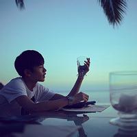 海边背影头像图片男生_WWW.WHOISQQ.COM