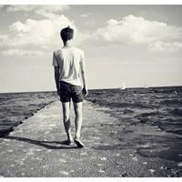 孤单一人的男生头像图片_WWW.WHOISQQ.COM