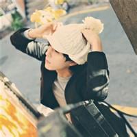 沉稳男生漫画头像图片_WWW.WHOISQQ.COM