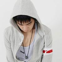 男生半遮脸头像图片_WWW.WHOISQQ.COM