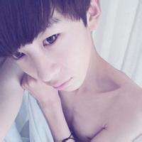 男生齐刘海头像图片_WWW.WHOISQQ.COM