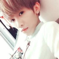 男生齐刘海头像图片_WWW.WHOISQQ.COM
