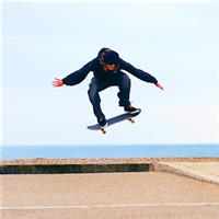 拿滑板的男生头像图片_WWW.WHOISQQ.COM
