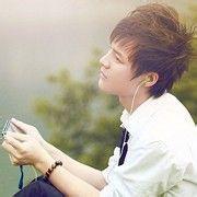 男生听音乐忧伤头像图片_WWW.WHOISQQ.COM
