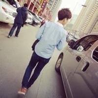 忧伤的清新男生qq头像图片_WWW.WHOISQQ.COM