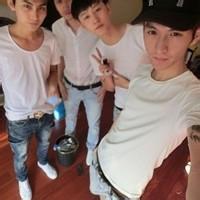 男生穿白衬衣头像图片_WWW.WHOISQQ.COM