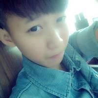 男生嘟嘴卖萌头像图片_WWW.WHOISQQ.COM