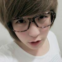 男生嘟嘴卖萌头像图片_WWW.WHOISQQ.COM
