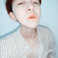 男生嘟嘴卖萌头像图片_WWW.WHOISQQ.COM