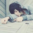趴桌子睡的男生头像图片_WWW.WHOISQQ.COM