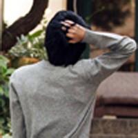 男生照相背影头像图片_WWW.WHOISQQ.COM